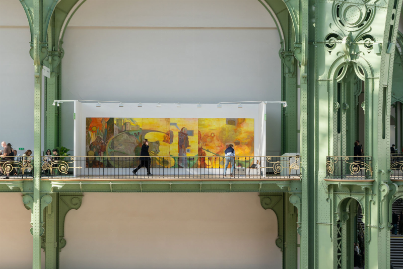 Dialogue entre la création contemporaine et l’espace chez Amélie Maison d’Art, soulignant l’harmonie artistique.